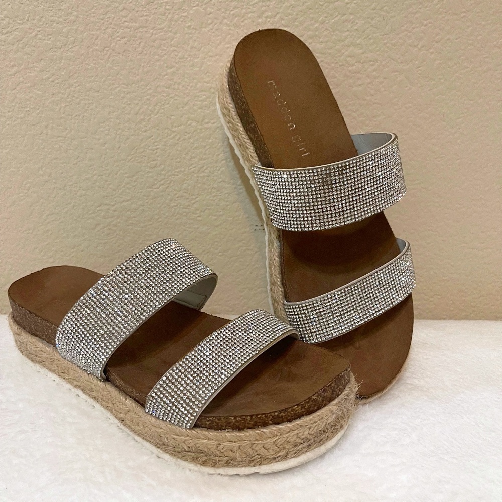 Steve Madden | Defuse Rhinestone Wedge Sandal | Size 6.5